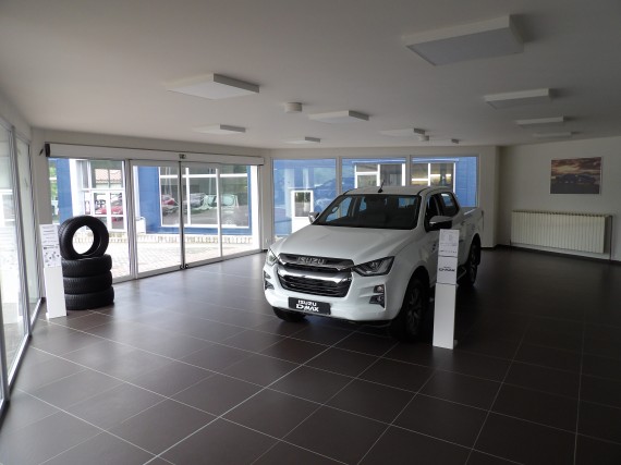 Spodní část autosalonu