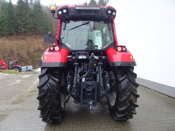 Traktor BASAK 5115 ze zadu