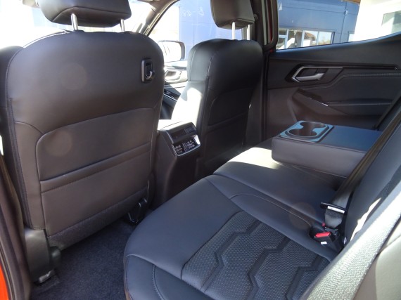 Isuzu D-Max VCROSS Double Cab 4x4 A/T (foto 9)