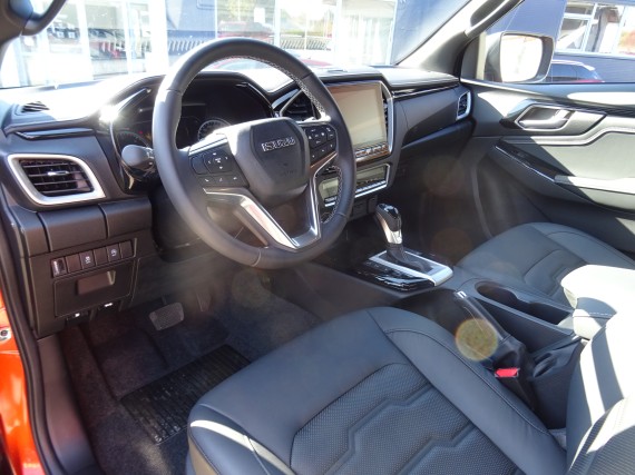 Isuzu D-Max VCROSS Double Cab 4x4 A/T (foto 12)