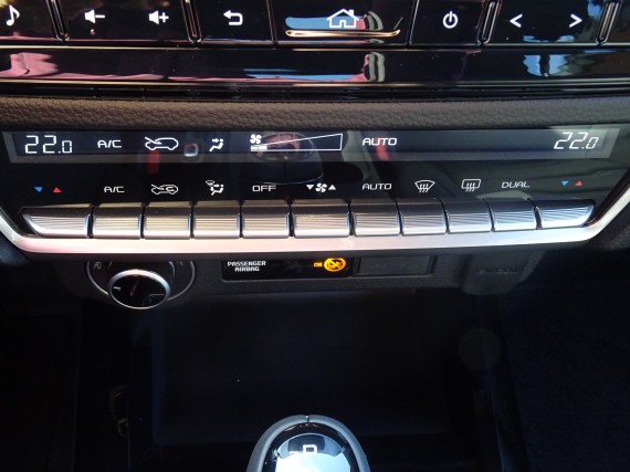 Isuzu D-Max VCROSS Double Cab 4x4 A/T (foto 18)