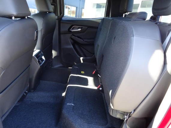 Isuzu D-Max VCROSS Double Cab 4x4 A/T (foto 14)