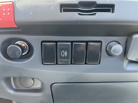 ISUZU M27 (foto 19)