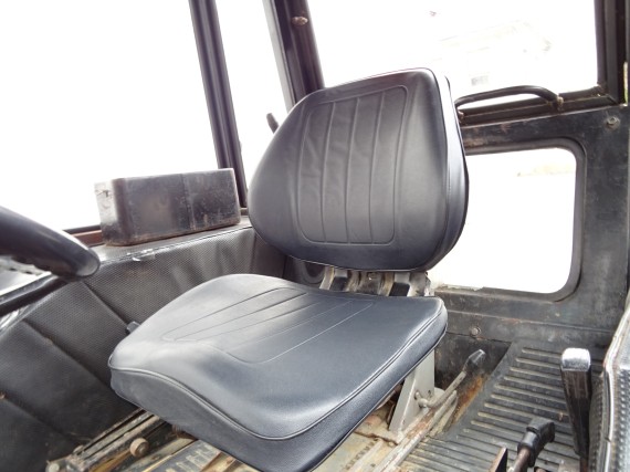 Traktor ZETOR 7011 nová sedačka
