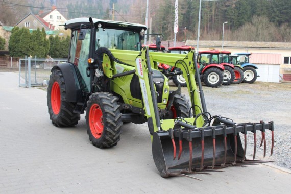 Traktor CLAAS ATOS 220 z levého předního boku