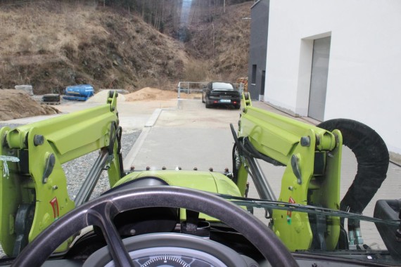 Traktor CLAAS ATOS 220 pohled z kabiny