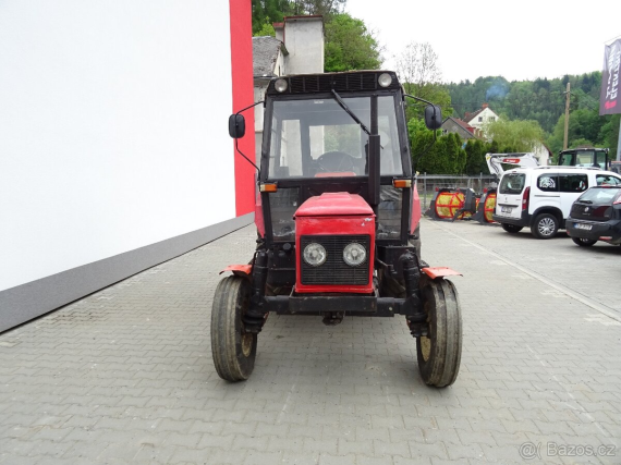 Traktor ZETOR 7011 ze předu