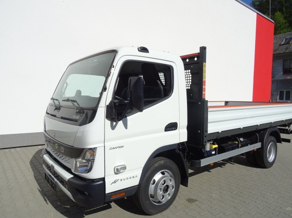 FUSO 7C18 z pravého boku