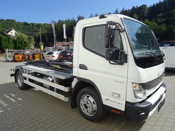 FUSO 9C18 z levého předního boku
