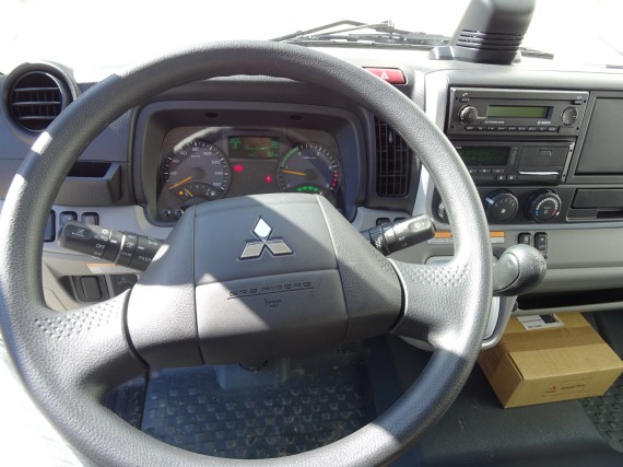 FUSO 9C18 volant