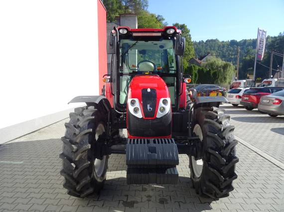 Traktor BASAK 2110 ze předu