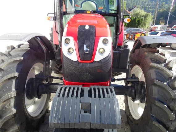 Traktor BASAK 2110 detail kapoty