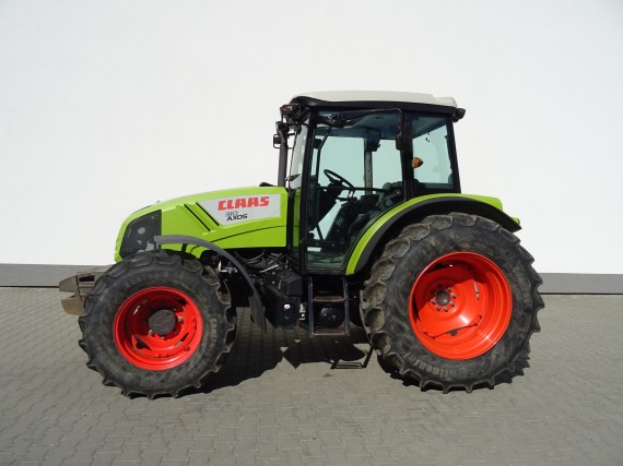 Traktor CLAAS AXOS 310 z boku