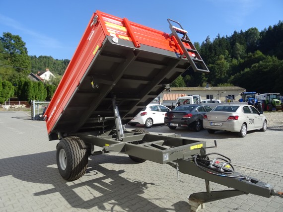 URSUS T-040 65