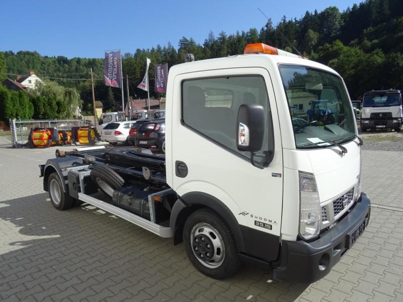 Nissan NT400 35.15 Hákový nosič kontejnerů