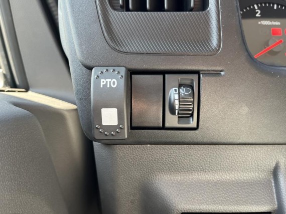 Isuzu M30 7,5t 3,0L 150k hák. nosič (foto 23)