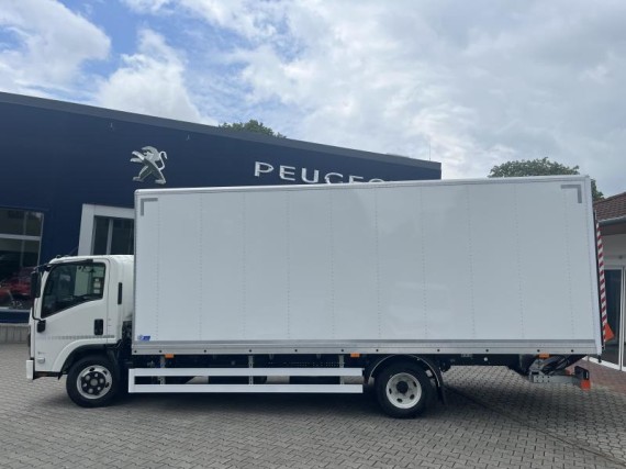 Isuzu M30 5,2L MAN6, skříň a čelo (foto 4)