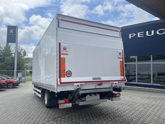 Isuzu M30 5,2L MAN6, skříň a čelo (foto 6)