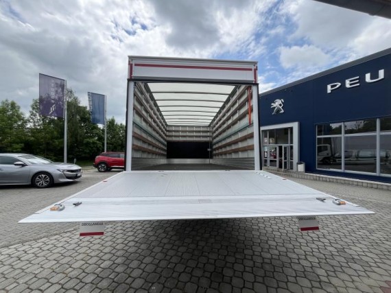 Isuzu M30 5,2L MAN6, skříň a čelo (foto 14)