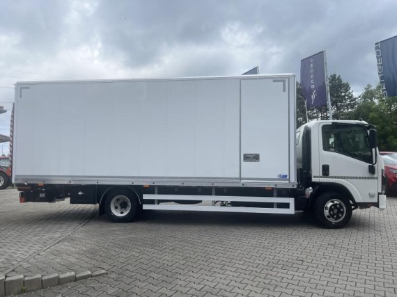 Isuzu M30 5,2L MAN6, skříň a čelo (foto 10)