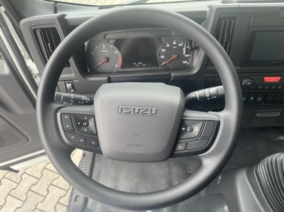 Isuzu M30 5,2L MAN6, skříň a čelo (foto 40)