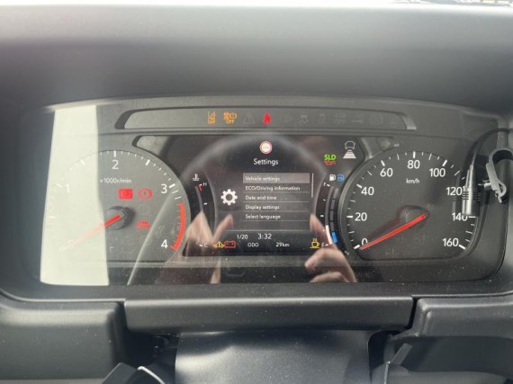 Isuzu M30 5,2L MAN6, skříň a čelo (foto 32)