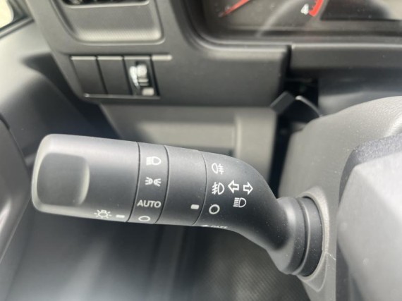 Isuzu M30 5,2L MAN6, skříň a čelo (foto 30)