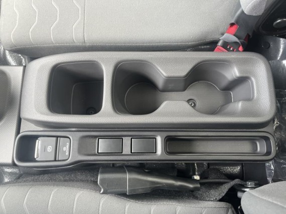 Isuzu M30 5,2L MAN6, skříň a čelo (foto 38)