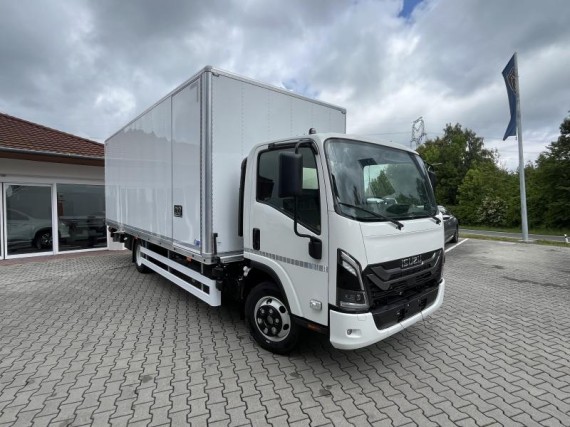 Isuzu M30 5,2L MAN6, skříň a čelo (foto 12)
