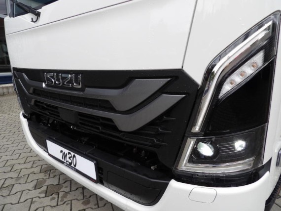 Isuzu M30 5,2L MAN6, skříň a čelo (foto 19)