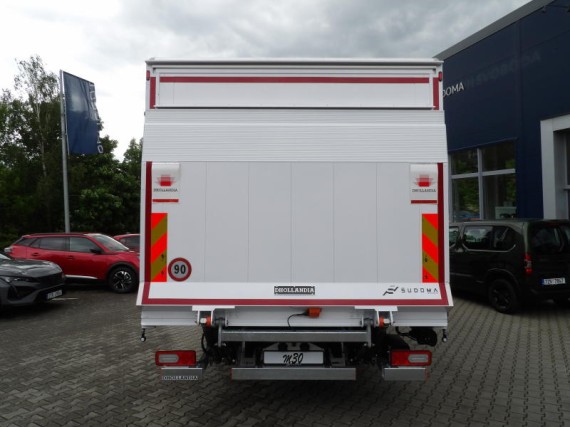 Isuzu M30 5,2L MAN6, skříň a čelo (foto 54)