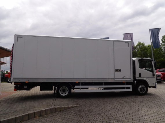 Isuzu M30 5,2L MAN6, skříň a čelo (foto 9)