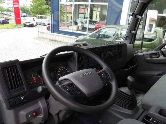 Isuzu M30 5,2L MAN6, skříň a čelo (foto 27)
