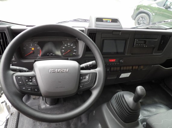Isuzu M30 5,2L MAN6, skříň a čelo (foto 29)