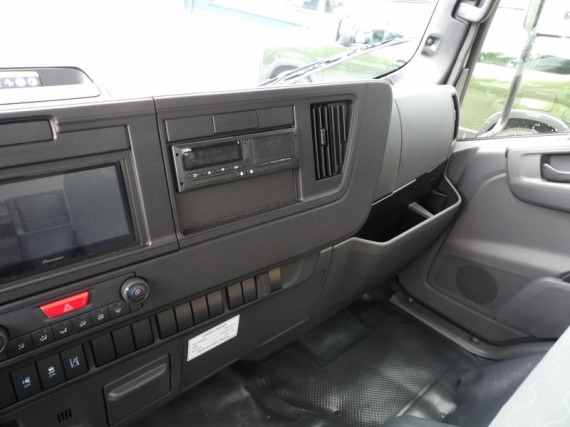 Isuzu M30 5,2L MAN6, skříň a čelo (foto 31)