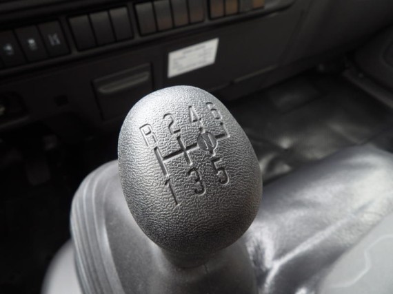 Isuzu M30 5,2L MAN6, skříň a čelo (foto 43)