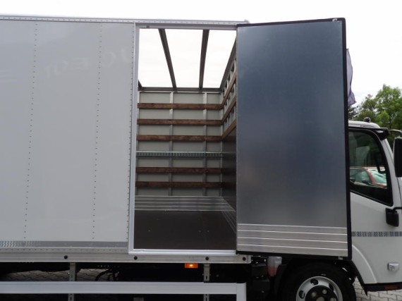 Isuzu M30 5,2L MAN6, skříň a čelo (foto 11)