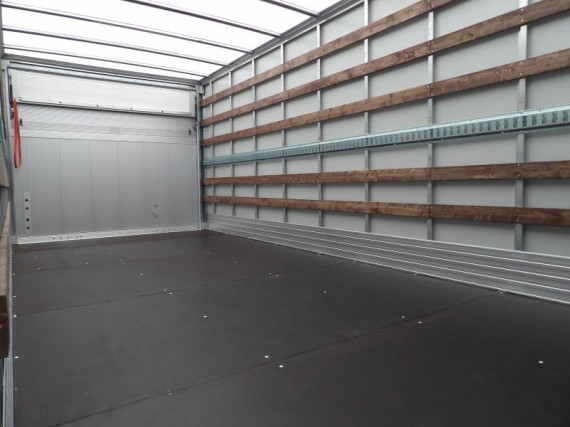 Isuzu M30 5,2L MAN6, skříň a čelo (foto 13)