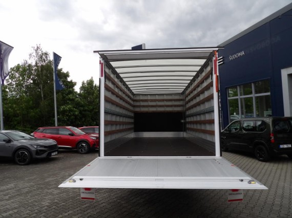 Isuzu M30 5,2L MAN6, skříň a čelo (foto 57)