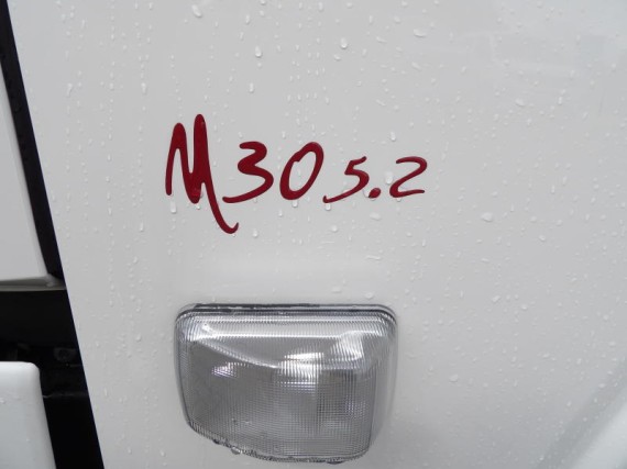 Isuzu M30 5,2L MAN6, skříň a čelo (foto 21)
