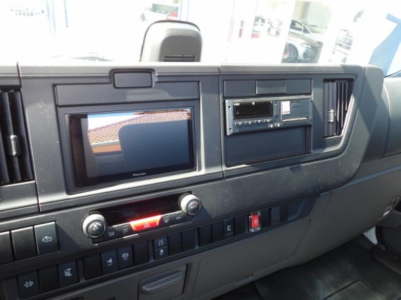 Isuzu F14 5.2L, 240k, AUT6, Hákový nosič (foto 17)
