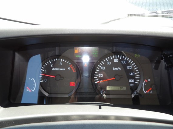 Isuzu M27 3,0L 150k MAN5 (foto 25)