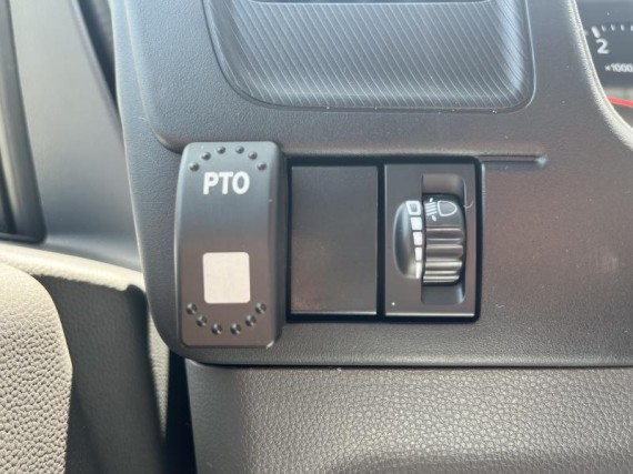 Isuzu M30 7,5t 3,0L 150k hák. nosič (foto 37)