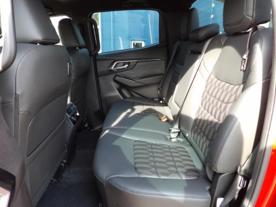 Isuzu D-Max Double Cab 4x4 V-CROSS (foto 12)