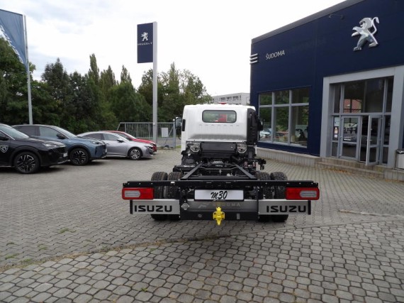 Isuzu M30 7,5t 3,0L 150k A/T hák. nosič (foto 18)