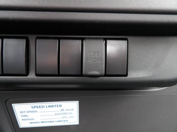 Isuzu M30 7,5t 3,0L 150k A/T hák. nosič (foto 62)