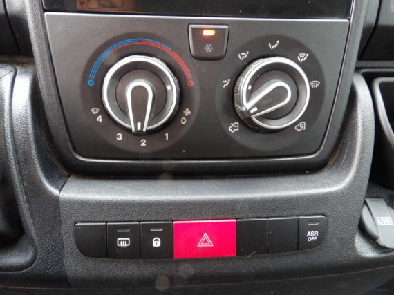 Peugeot Boxer L2H2, 2,0 130k 6 míst (foto 23)