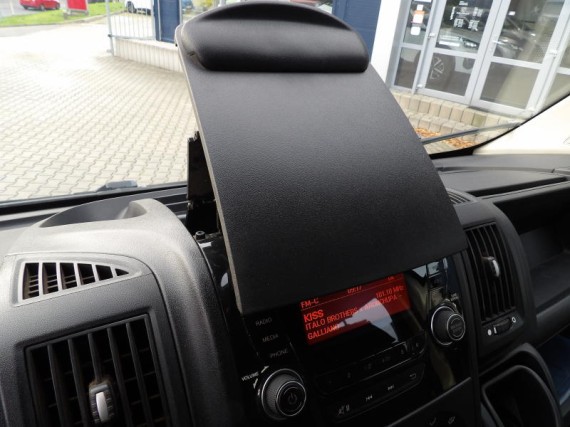 Peugeot Boxer L2H2, 2,0 130k 6 míst (foto 27)