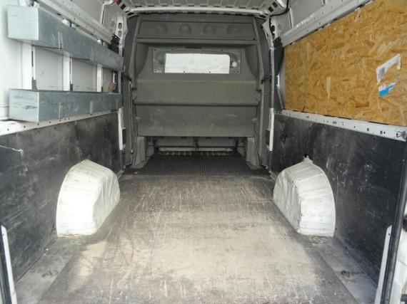 Peugeot Boxer L4H2 7 míst 2,0 BlueHDi 160k (foto 18) Peugeot Boxer L4H2 7 míst 2,0 BlueHDi 160k (foto 18)