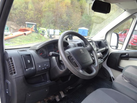 Peugeot Boxer L4H2 7 míst 2,0 BlueHDi 160k (foto 8) Peugeot Boxer L4H2 7 míst 2,0 BlueHDi 160k (foto 8)